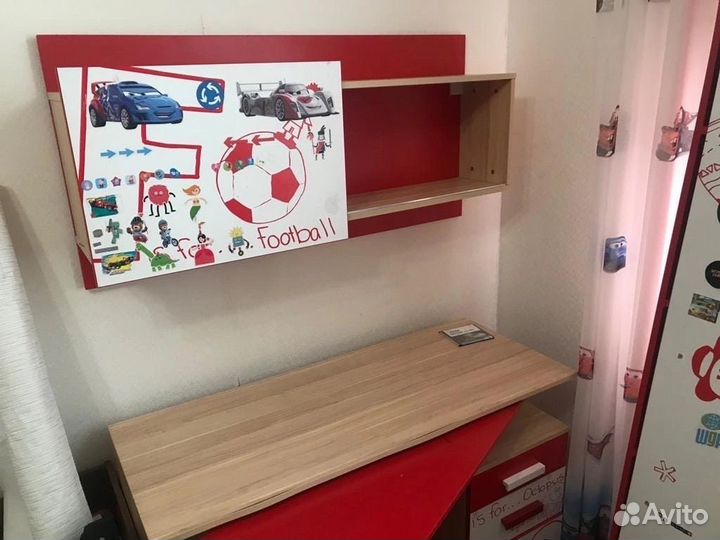 Детский письменный стол