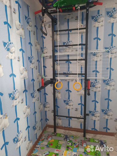 Шведская стенка с турником и брусьями