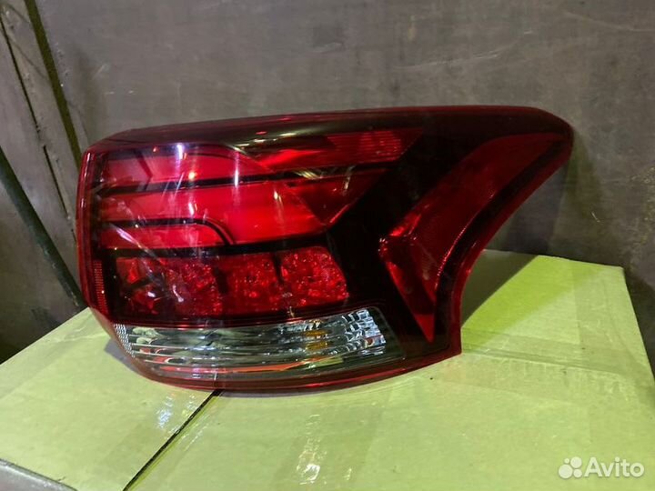 Фара задняя правая Mitsubishi Outlander 3