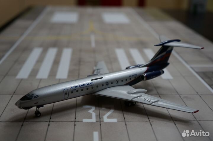 Модель самолета Ту-134 в масштабе 1:200