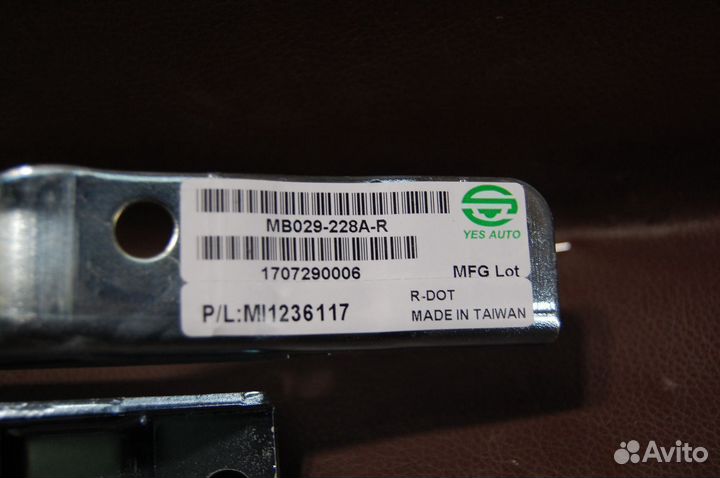 Петля капота правая - Mitsubishi Outlander 2