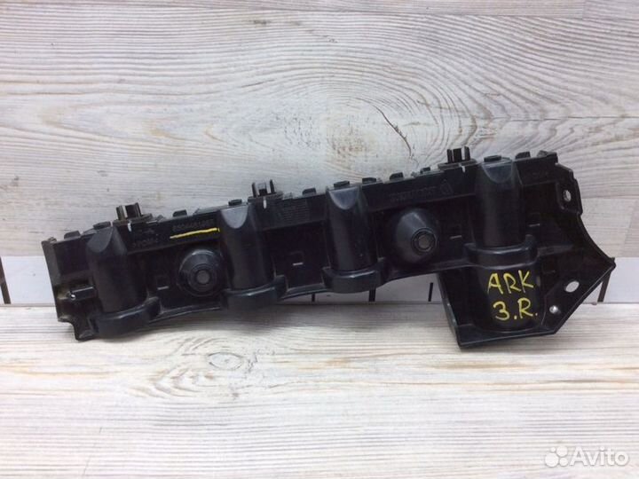 Кронштейн заднего бампера правый Renault Arkana