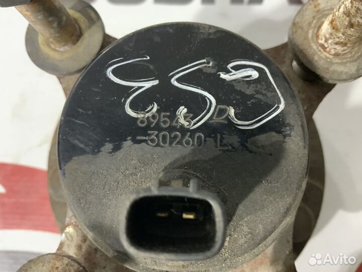 Ступица передняя левая Lexus IS250