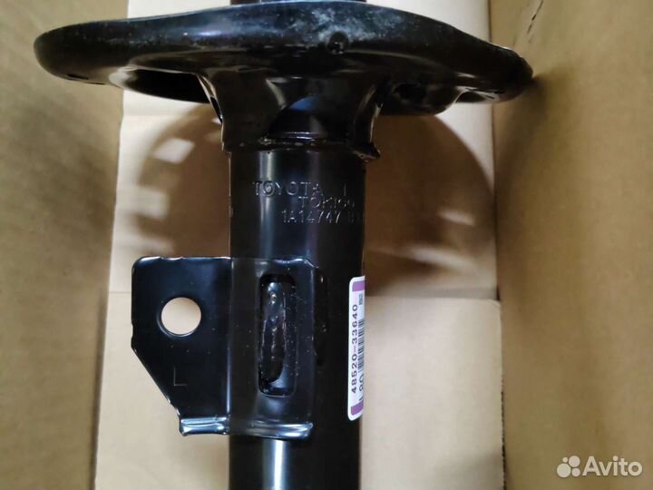 Передние амортизаторы camry 50 оригинал