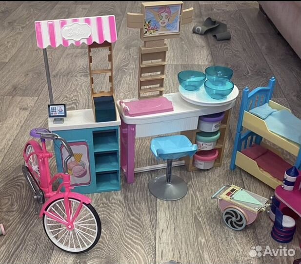 Мебель для барби и одежда