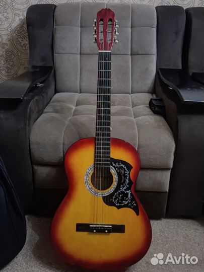 Акустическая гитара и дополнительные инструменты