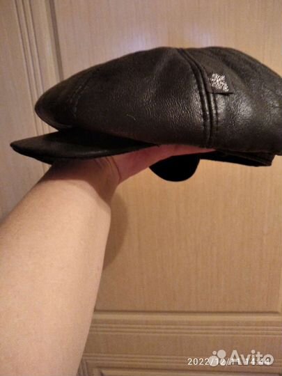 Мужская кожаная кепка с мехом