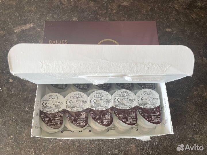 Линзы Dailies Total 1 -4,75D (60 шт)