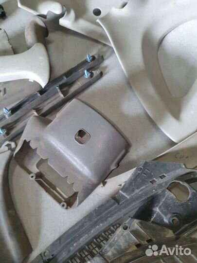 Подрулевой пластик на дайхатцу сирион