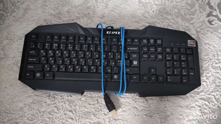 Игровая клавиатура и наушники