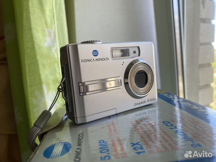 Винтажный фотоаппарат konica minolta dimage E500
