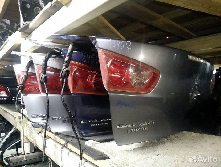 Крышка багажника на Mitsubishi lancer 10