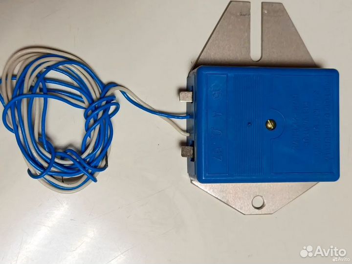 Автомобильный электронный регулятор напряжения