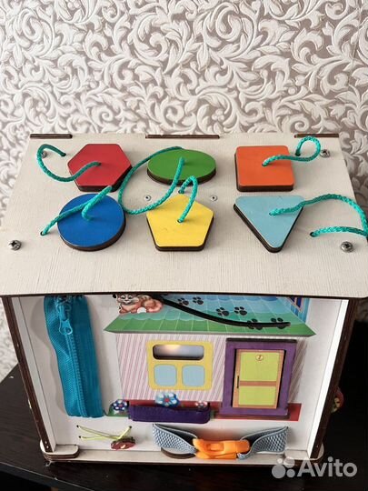 Бизиборд домик