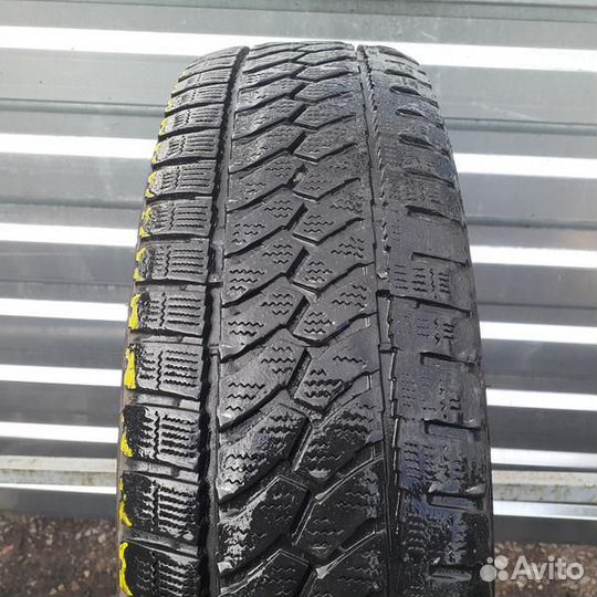 Bridgestone Blizzak W810 205/75 R16