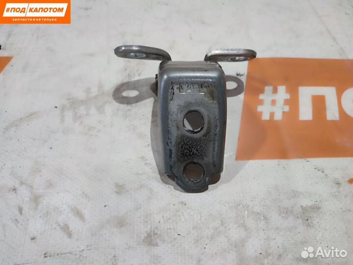 Петля двери передней правой Honda Accord 8 2009