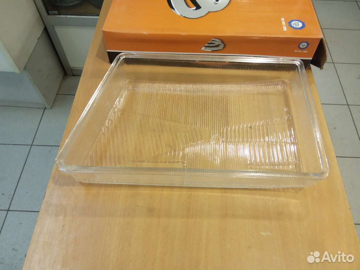 Стекло фары Мерседес мв100 631