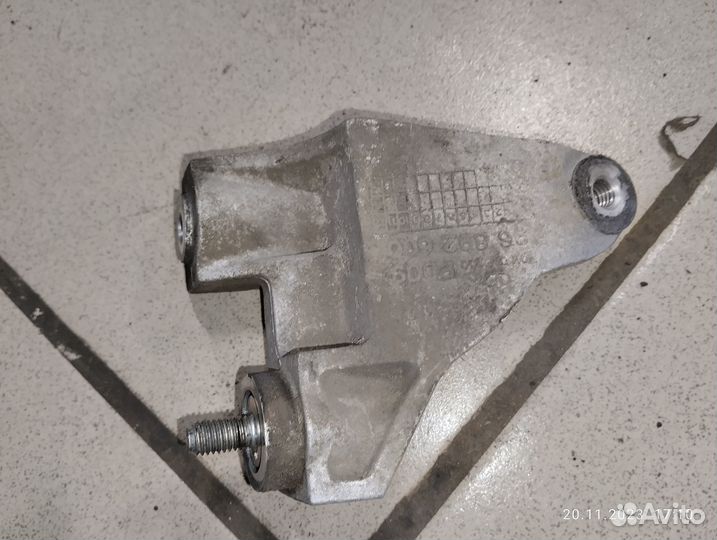 Kpонштeйн крeплeния гeнератоpа Шeврoле Кpуз