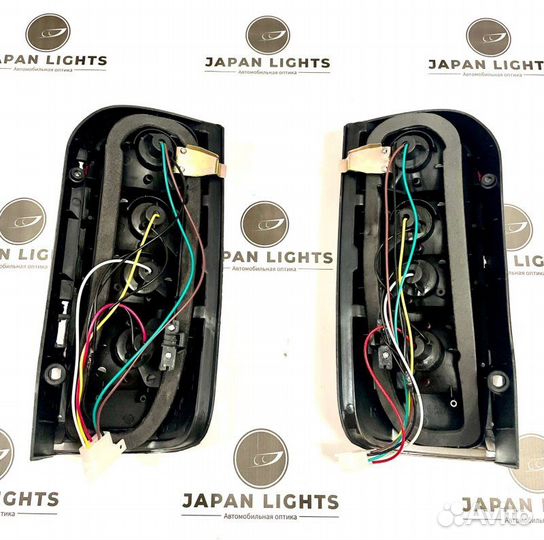 Стоп сигналы хрустальные задний Toyota Hiace 100