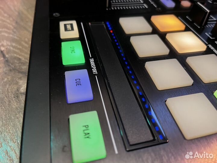 Native Instruments Traktor Kontrol S8