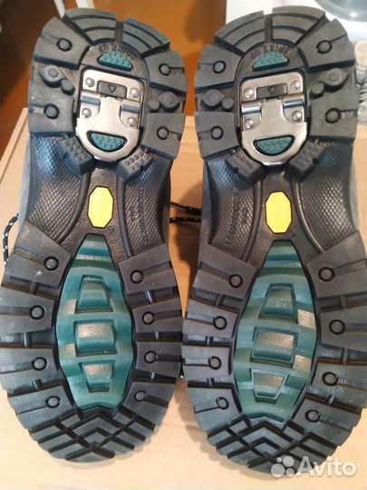 Треккинговые кроссовки bona