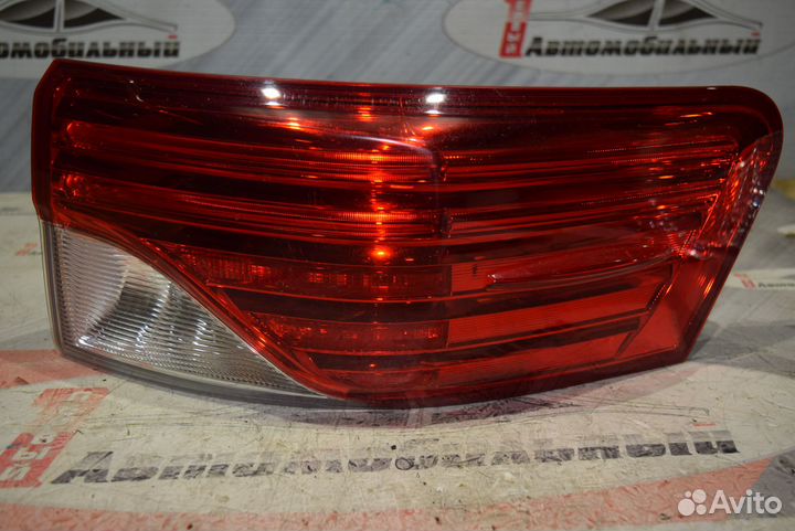 Стоп право c Toyota Avensis ZRT272W 3ZR-FAE