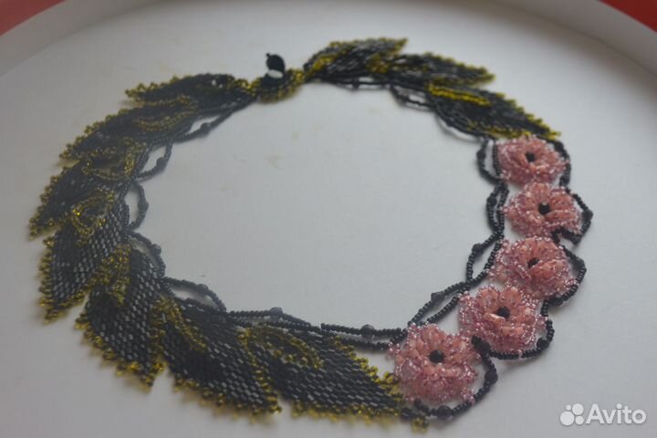 Колье с цветами
