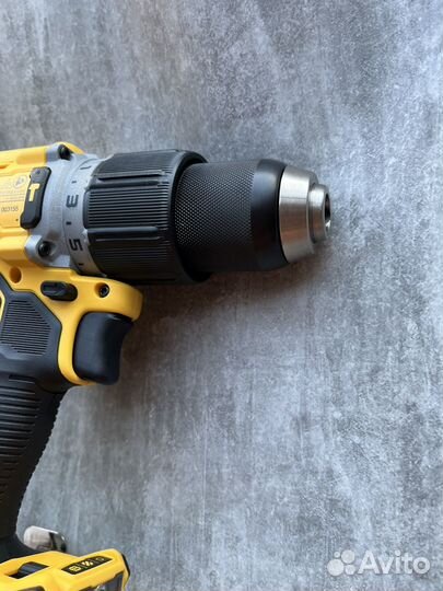 Шуруповерт Dewalt dcd 805