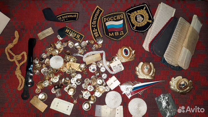 Погоны, петлицы, кокарды, пуговицы, эмблемы