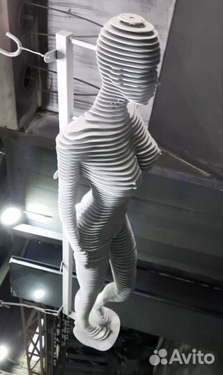 Статуя металлическая в полный рост