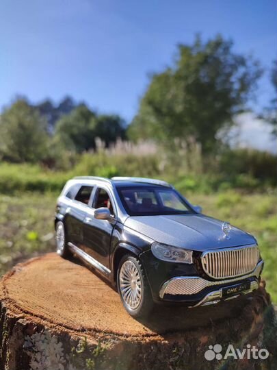 Металлическая машинка Mercedes-Benz