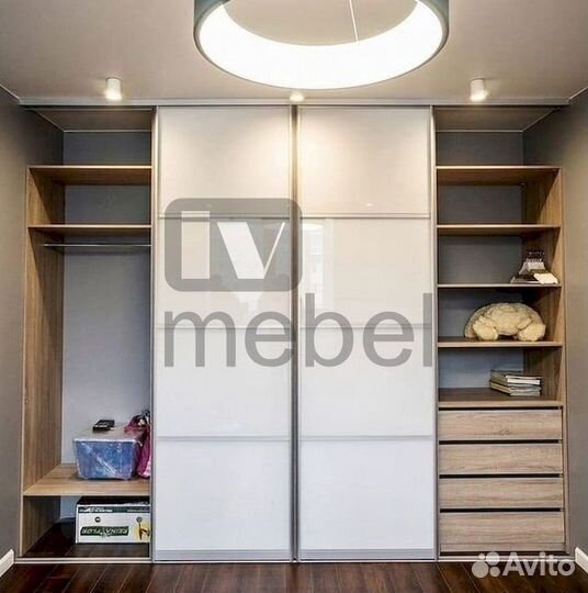 Зеркальный шкаф