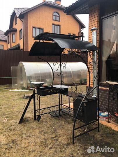 Кованый мангал с крышей и печкой