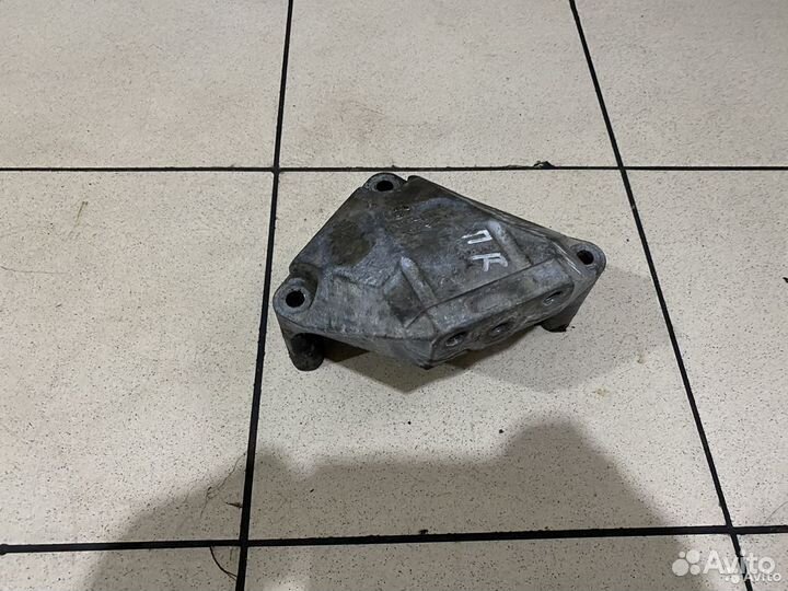 Кронштейн двигателя Opel Astra H