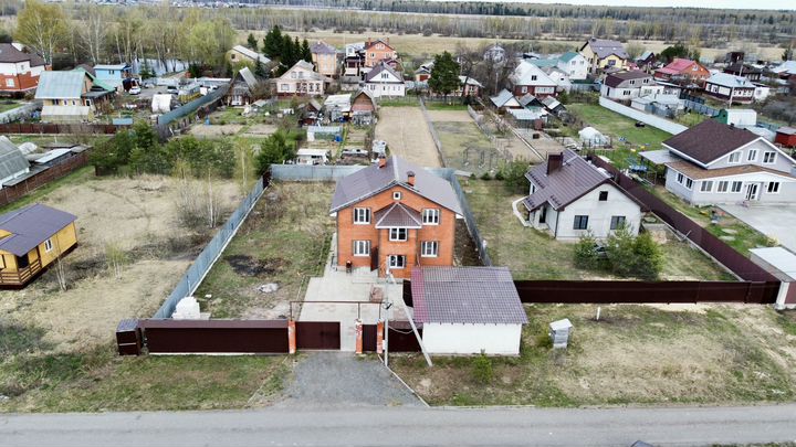 Дом 176 м² на участке 10 сот.