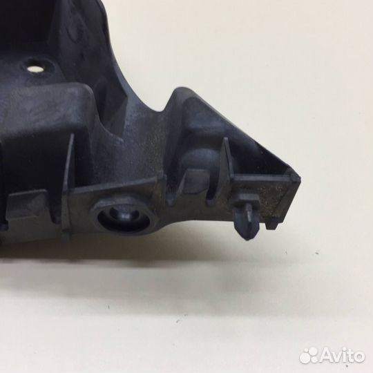 Кронштейн переднего бампера правый Volvo XC60 2008-2017