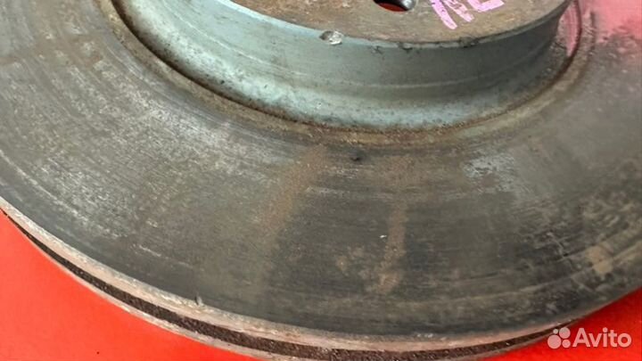 Диск тормозной передний правый Nissan Elgrand E51