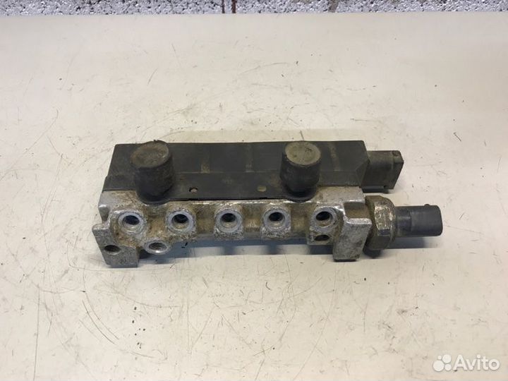 Блок клапанов пневмоподвески Mercedes-Benz S-Class