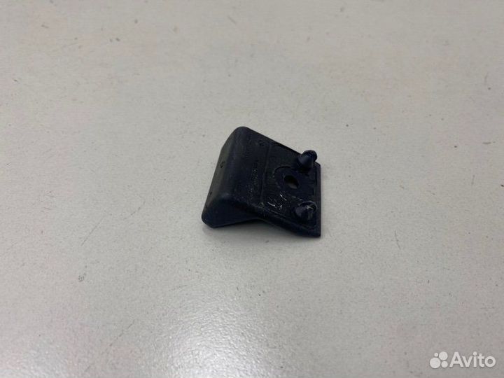 Отбойник крышки багажника Volkswagen Polo 6