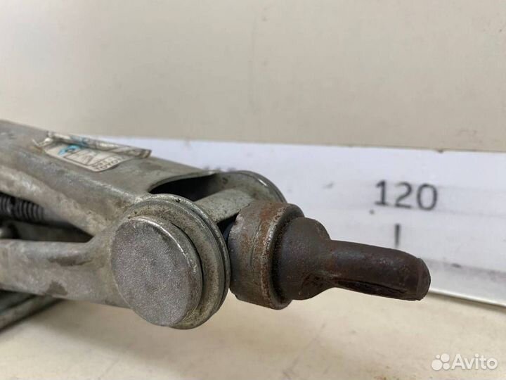 Домкрат Toyota Corolla E120 2001-2007