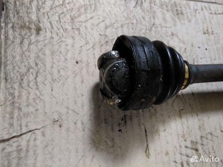 Вал приводной (Полуось) передний левый Mitsubishi