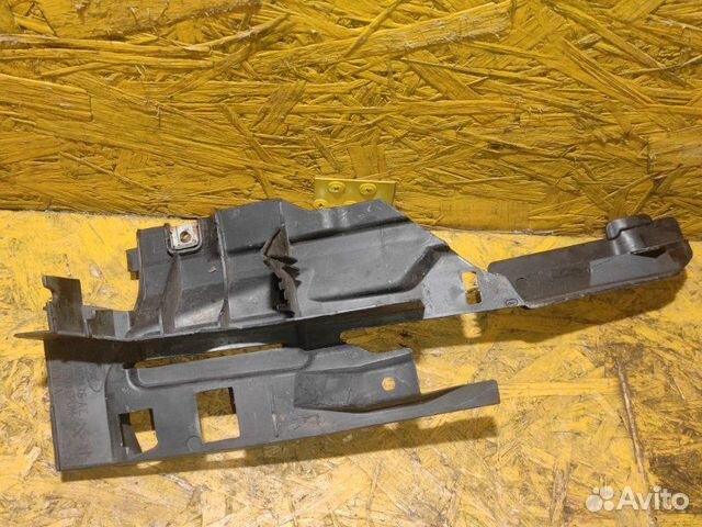 Накладка на крыло правая Ford Focus 3 CB8 1 L