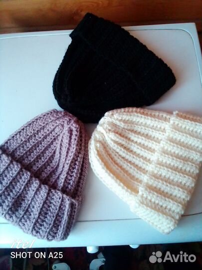 Шапки женские вязаные