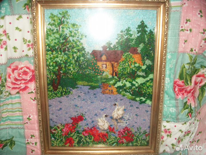 Картина вышита бисером