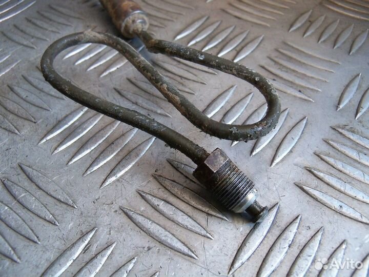 Трубка цилиндра сцепления Volkswagen Passat B4 96г