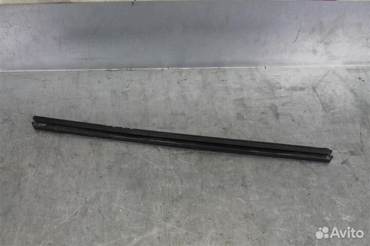 Уплотнитель стекла двери задней левой Ford Focus