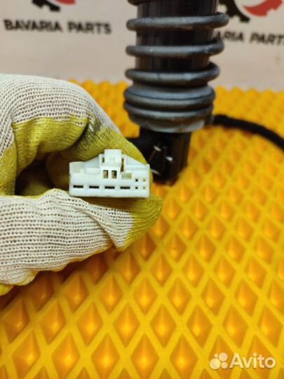 Пружина крышки багажника правая Bmw 7 F01 3.0 N54