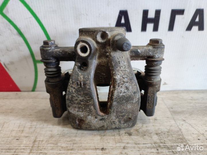 Суппорт задний левый Toyota Avensis T25 2AZ-FSE