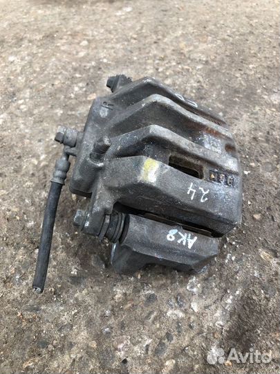 Суппорт тормозной передний правый Honda Accord 8