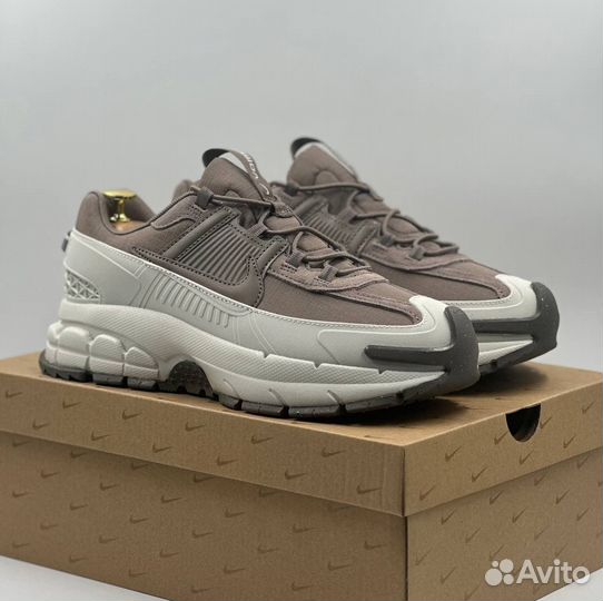 Кроссовки Nike Vomero 5 roam